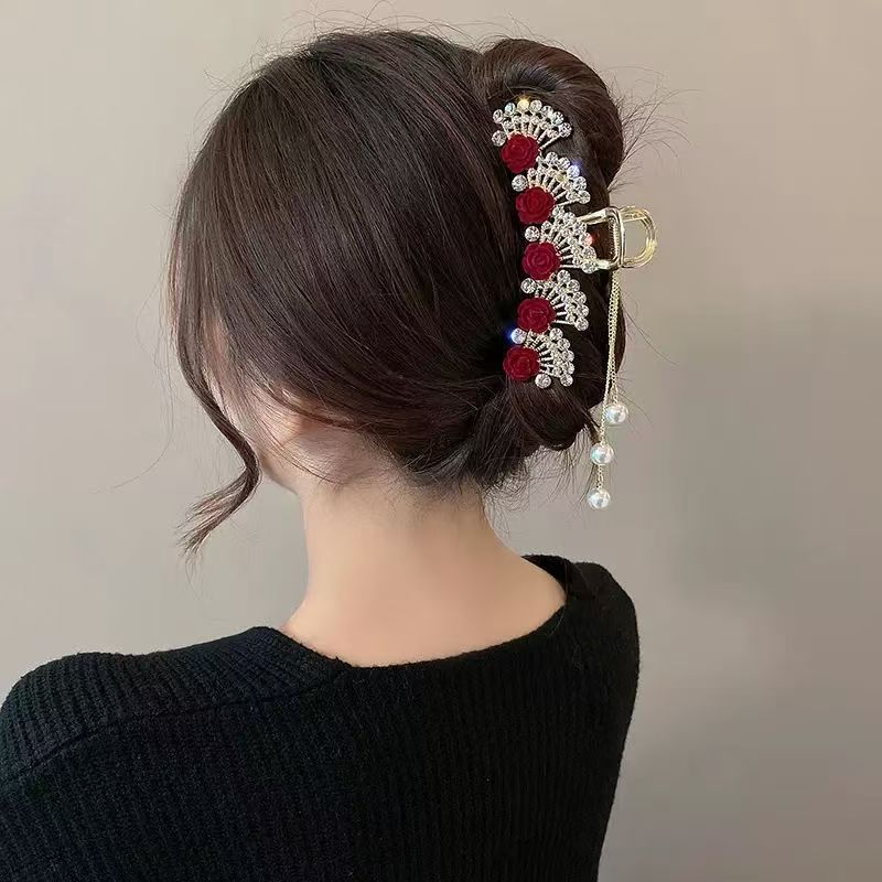 Vintage rote Blumen-Haarspange – Women Formal Wear With Tie Bewertung und Preis