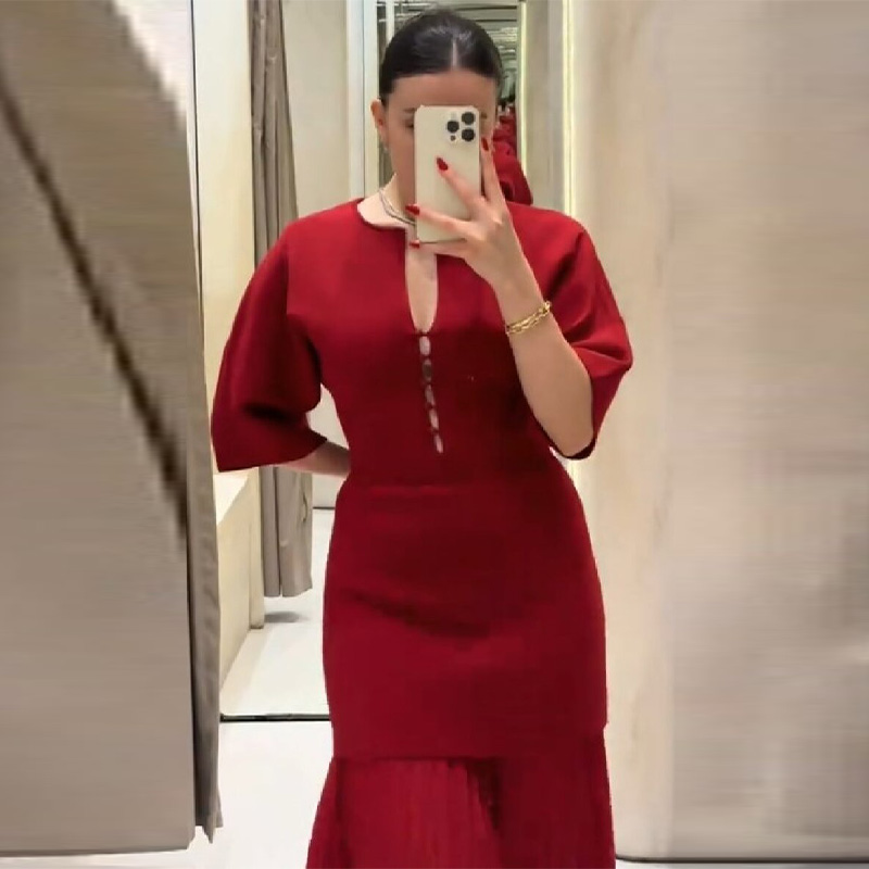 Elegantes Burgunderrotes Pliss – Formal Wear Gowns For Women Bewertung und Preis