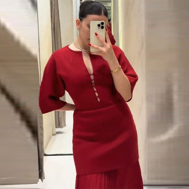 Elegantes Burgunderrotes Pliss – Formal Wear Gowns For Women Bewertung und Preis